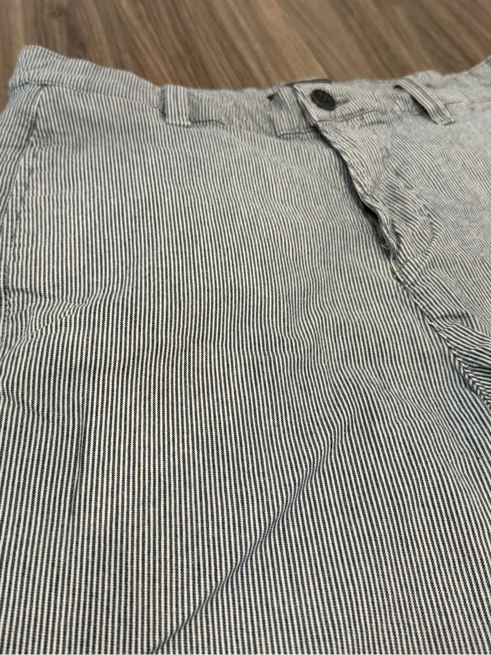 34 Heritage Men's Seersucker Light Blue Flat-Front Shorts - Size 33